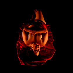 Kraven Kandie: Intimate, Red-Hued Portrait