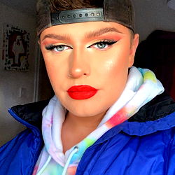 Stylized Photographer with Vivid Colors and Contoured Makeup