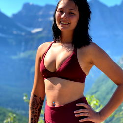Fitness Enthusiast Gabby Shares Her Journey in the Mountains