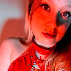 Model Elle Kitty, Canada