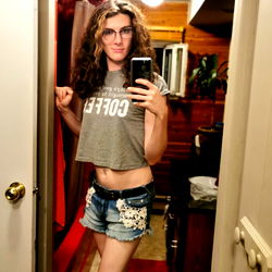 Windsor Model Alexis Ephe in a Chic Outfit