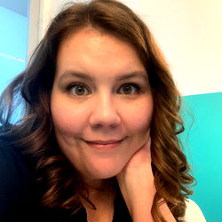 Emma Foxx's Professional Photo