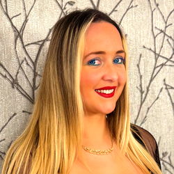 Lively Social Media Influencer ❤️Adara Jones❤️