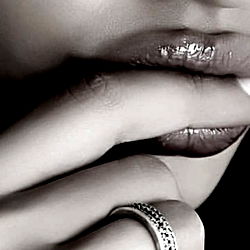 Apolonia Lapiedra VIP photo