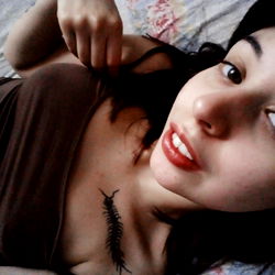 Onlyfans Model Elizabeth💀, Posing in a Bedroom