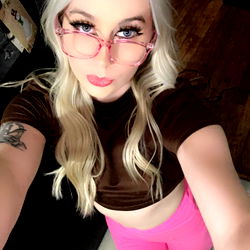 Stylish OnlyFans Model with Petite-Barbie Nickname