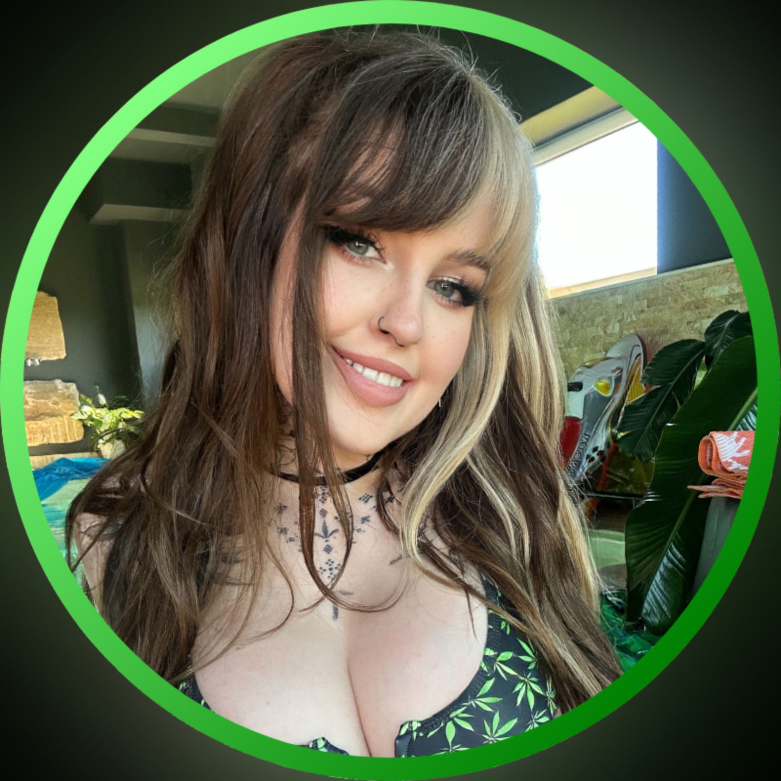 Phoebe 🖤 FREE photo