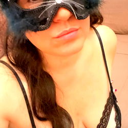 Arousing AfroditeIT in a Cat Burglar Costume