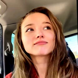 Onlyfans Model Ana Arquette Pose for Camera