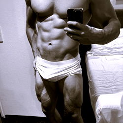 Amado Secret in Intense Shape, Captured in a Hotel Room