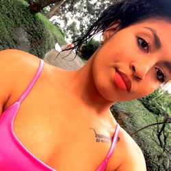 Mariana Zapata, Vibrant Model and Content Creator