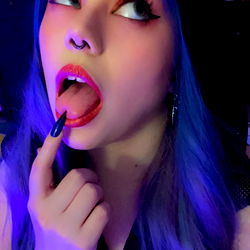 AdventurerJessica, A Florida-Based OnlyFans Model with Striking Blue Hair and Vivid Red Lipstick