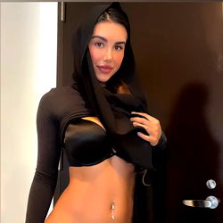 Mia Falls❤️ photo