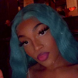 Striking Blue Hair and OnlyFans Model FreakyLexXx