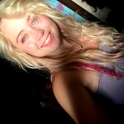 Kittyspeaches Posing for Camera