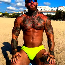 Lawrence London! 💦 237k PAGE LIKES 🏆 #1 photo