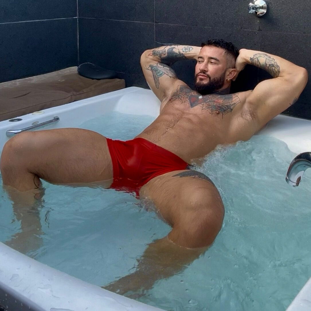 Lawrence London! 💦 237k PAGE LIKES 🏆 #1 photo