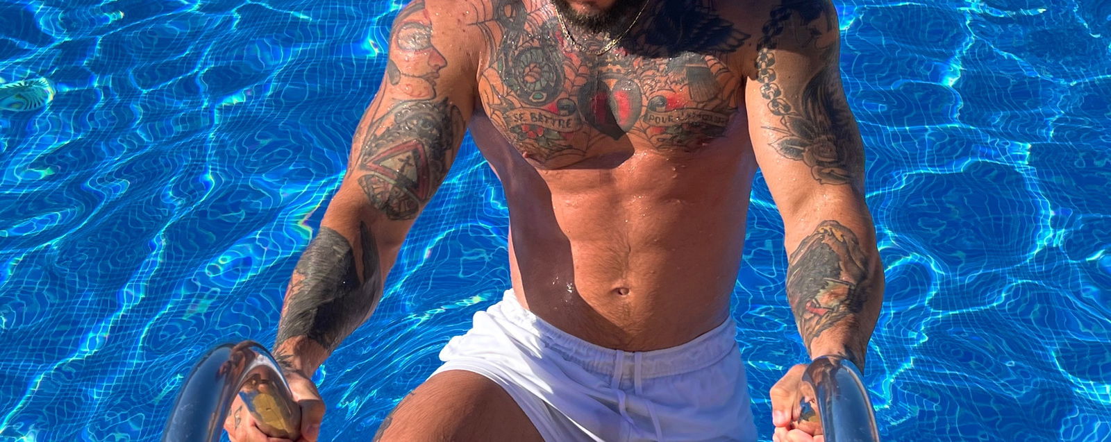 Lawrence London! 💦 237k PAGE LIKES 🏆 #1 photo