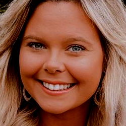 Lyndsay - OnlyFans Model - Blonde Hair and Necklace