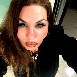 Alisasex, Israeli Female Model with Dramatic Makeup