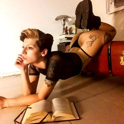 Cuyin, a Model with Style and Substance