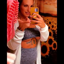 Smashleyyyy in OnlyFans Outfit, Age 28