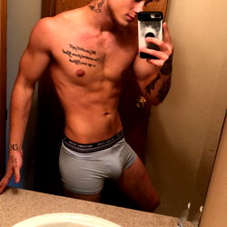 Fitness Model Jarrett Long Showcases Muscular Physique in Bathroom Mirror