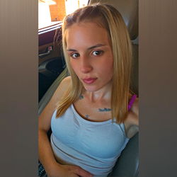 Lyss 🧡 | Free Page 👻🎃🖤 photo