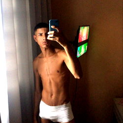 PicaGrossa, Brazilian OnlyFans Model Poses for Selfie