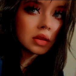 OnlyFans Bailey in Vibrant Makeup