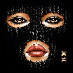 Glamorous Black-Eyed Mask with Gold Details on the Face