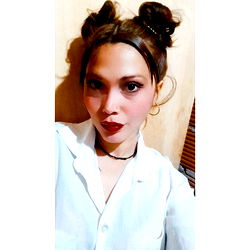 Agatha, A Versatile Model Showcasing her Style