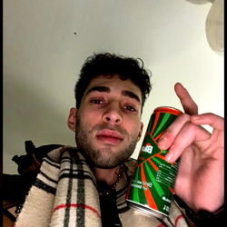 Model Alinside in a Cool Vibe,