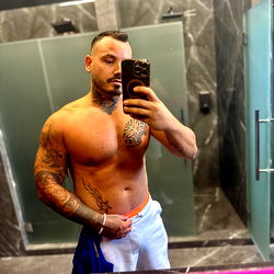 Andrei Virtic - Fit and Muscular Gym Rat