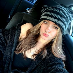 Onlyfans Model ₆⁶₆ ari ◟̽◞̽, Age 28, Female, Tags: Ari, Onlyfans