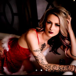 Samantha Beecroft: Tattooed Vixen in Santa's Hat