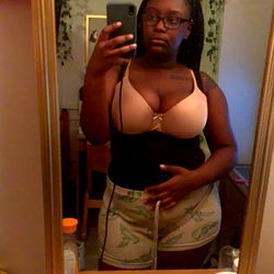 Onlyfans Model Aariana Danyella Posing in a Mirror