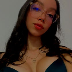 Attractive Woman in Lingerie, Ages 25-35, Colombian 𝑨𝒓𝒊𝒂 𝑩𝒂𝒌𝒆𝒓