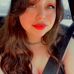 Stylish Jade ☀️ in Car Selfie