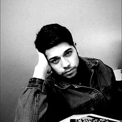 Mark Demons, a Paraguayan model with a casual and relaxed pose.