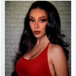 Model Andrea in Fashionable Photoshoot