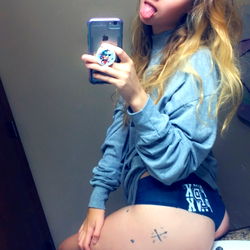 Onlyfans Model Pearl Taking a Selfie in Her Bathroom