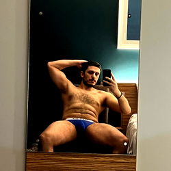 AlbBoss, London-Based OnlyFans Model Showcasing Physique