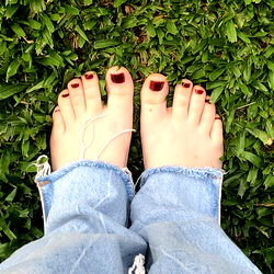 Onlyfans Veneno Rodriguez Toes, Denim Cutoffs, Brazilian Flag Background