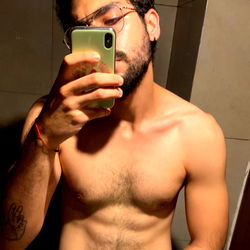 A Gym-Ready Selfie of Cintro from Onlyfans