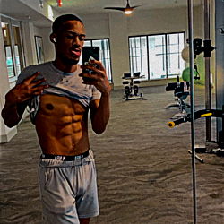 Fit Model Stussy Boi from Texas Shows Off Abs in Gym