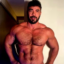 Leo Bocki, OnlyFans Model, Showcasing His Fitness and Chest
