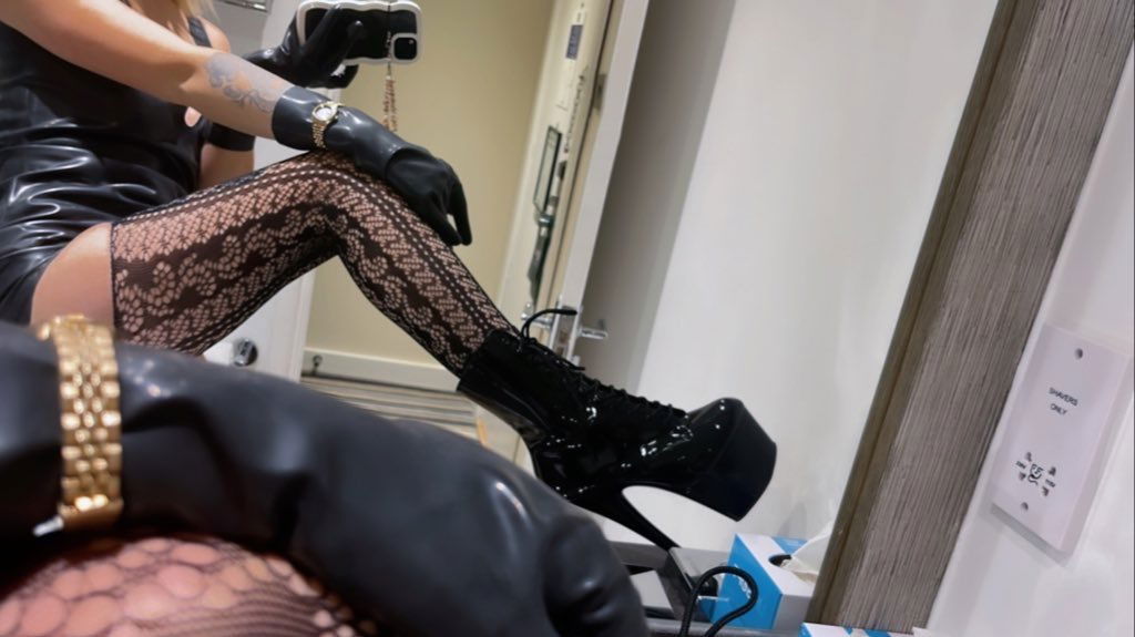 Mistress Tilly OG BRAT CHAR photo