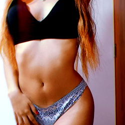 OnlyFans Model Ali: Glamourous Photoshoot