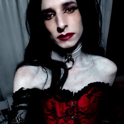 Ahri Mianne: The Gothic Goddess of Instagram